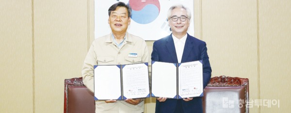 태안군과 충남벤처협회의 상호협력 양해각서 체결식 모습