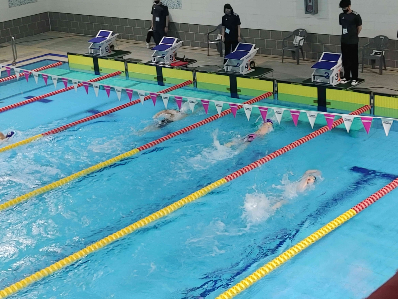 천안가온초 학생들의 수영대회 참가모습. 천안교육청