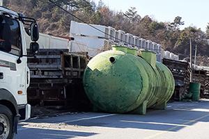 예산국도21호선 방음벽 훼손, 청양운곡산업단지 도로 위 자재 불법적치